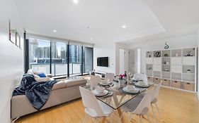 Waterfront Melbourne Apartments